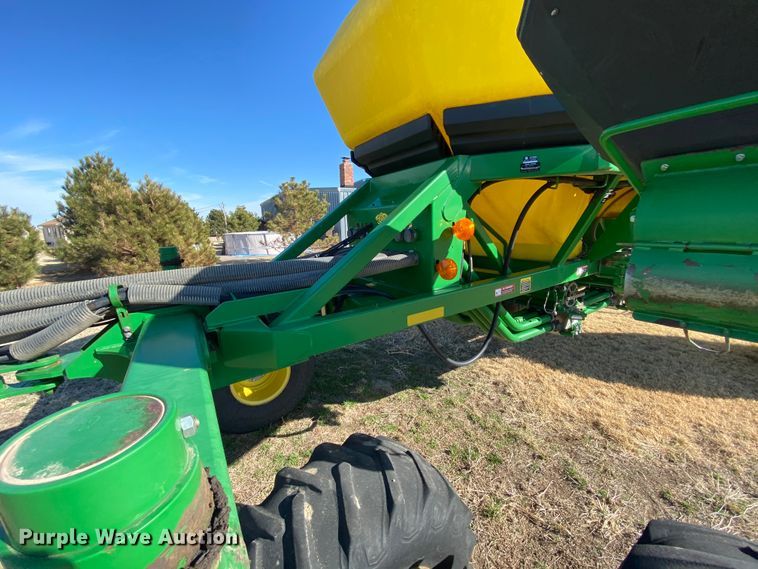 image for item DJ3043 2008 John Deere 1895 no-till air seeder
