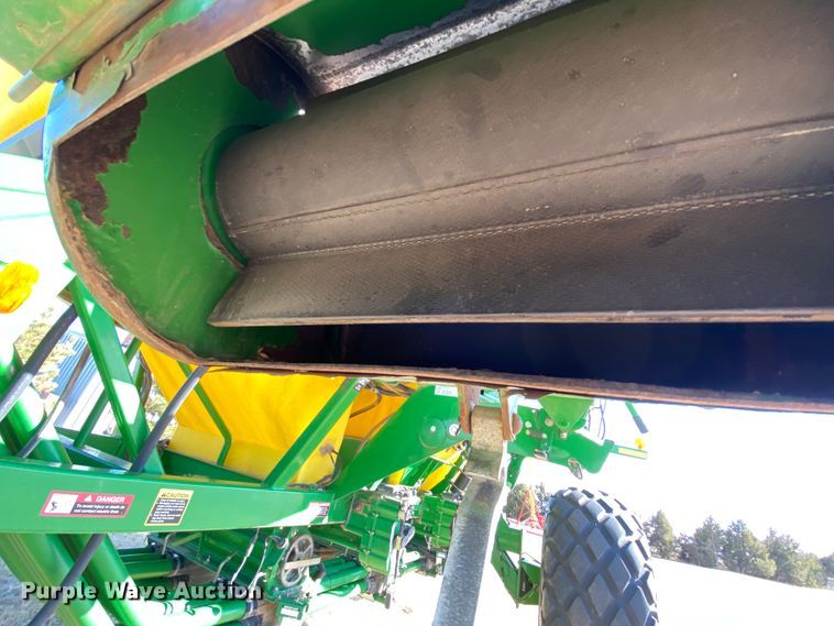 image for item DJ3043 2008 John Deere 1895 no-till air seeder