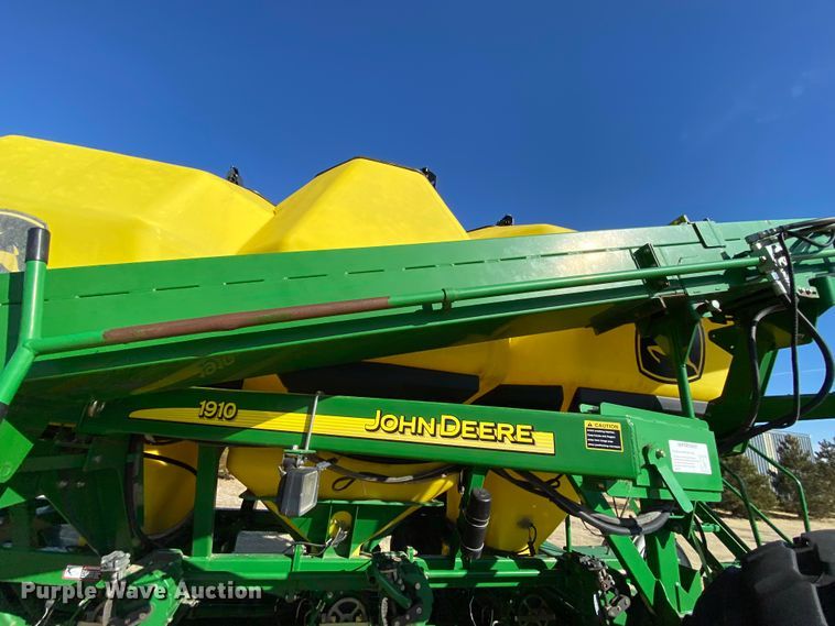 image for item DJ3043 2008 John Deere 1895 no-till air seeder