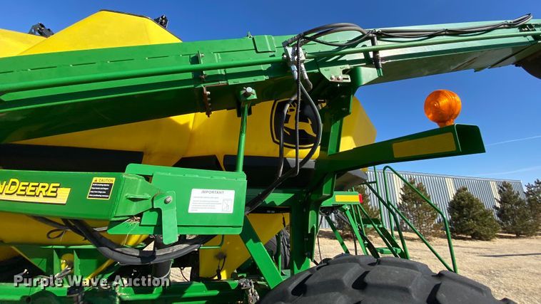 image for item DJ3043 2008 John Deere 1895 no-till air seeder