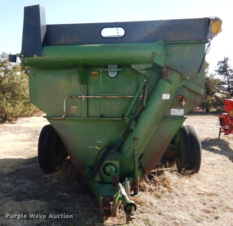 image for item DJ3046 John Deere 650 grain cart