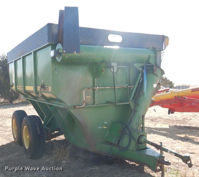 image for item DJ3046 John Deere 650 grain cart
