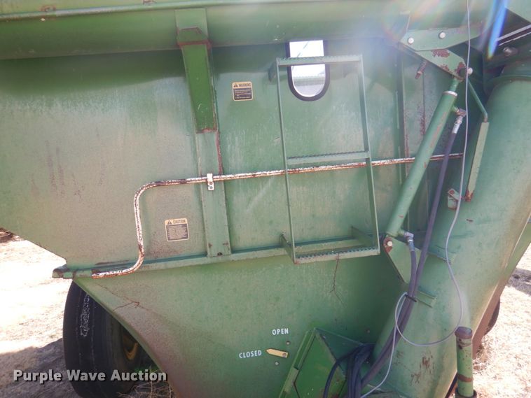 image for item DJ3046 John Deere 650 grain cart