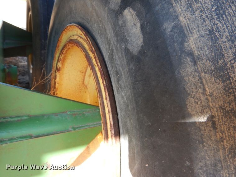 image for item DJ3046 John Deere 650 grain cart