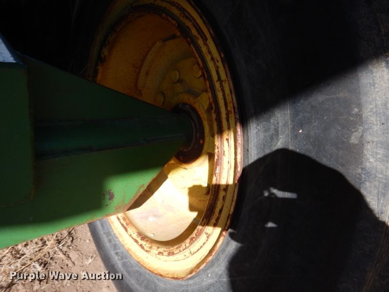 image for item DJ3046 John Deere 650 grain cart
