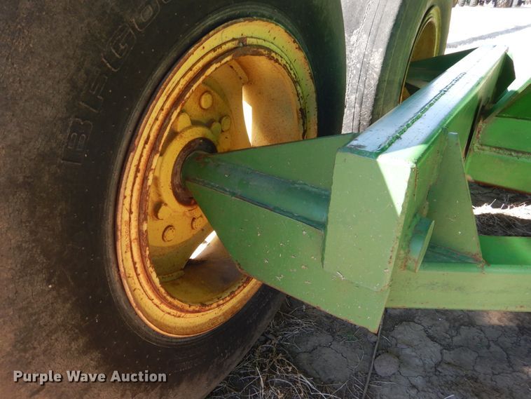 image for item DJ3046 John Deere 650 grain cart