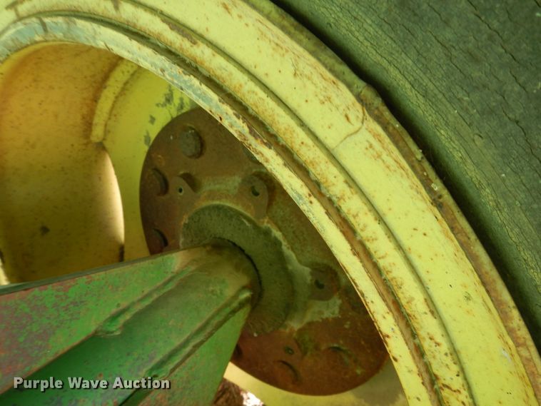 image for item DJ3046 John Deere 650 grain cart