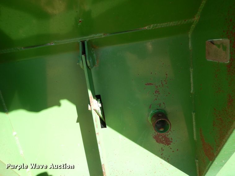 image for item DJ3046 John Deere 650 grain cart
