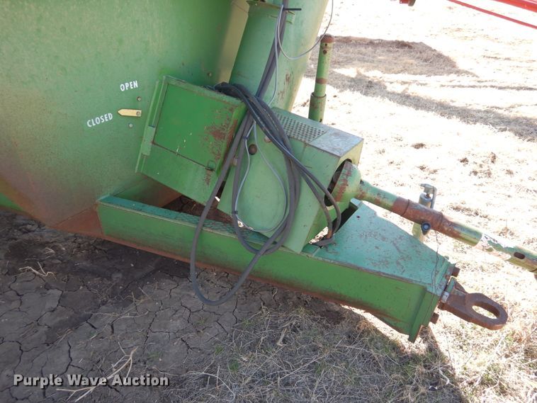 image for item DJ3046 John Deere 650 grain cart