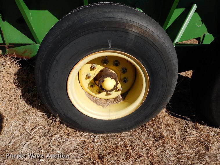 image for item DJ3046 John Deere 650 grain cart