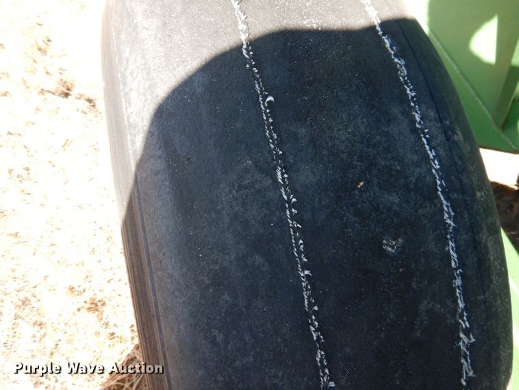 image for item DJ3046 John Deere 650 grain cart