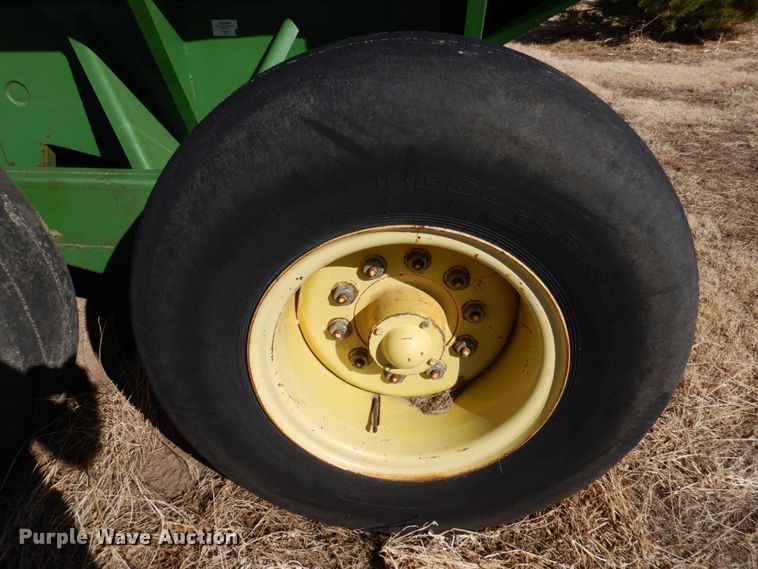 image for item DJ3046 John Deere 650 grain cart