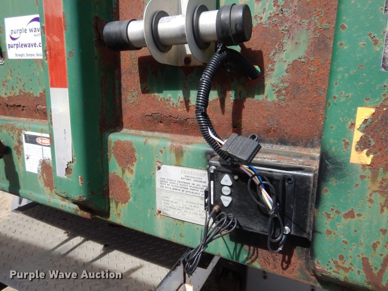 image for item DJ3072 1988 Fruehauf FB8 bale carrier flatbed trailer