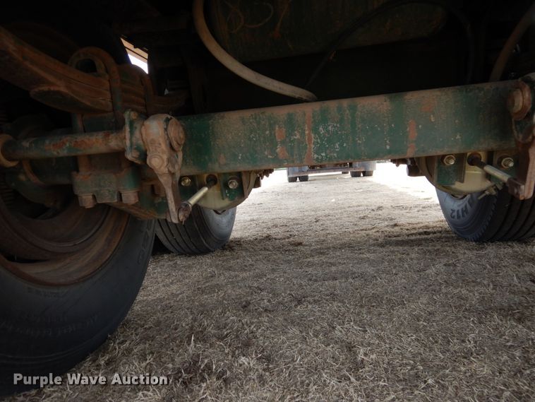 image for item DJ3072 1988 Fruehauf FB8 bale carrier flatbed trailer