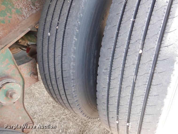 image for item DJ3072 1988 Fruehauf FB8 bale carrier flatbed trailer