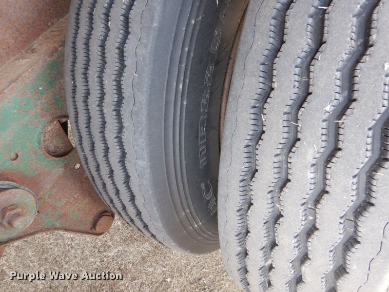 image for item DJ3072 1988 Fruehauf FB8 bale carrier flatbed trailer