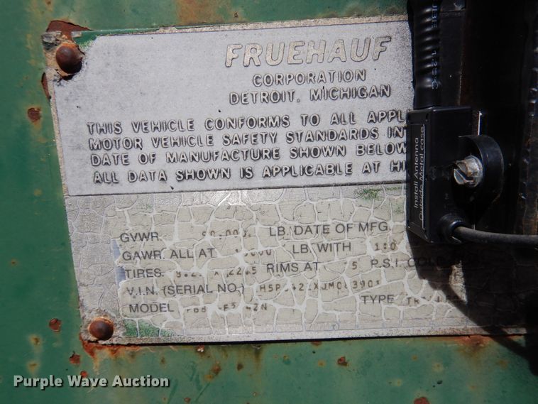 image for item DJ3072 1988 Fruehauf FB8 bale carrier flatbed trailer