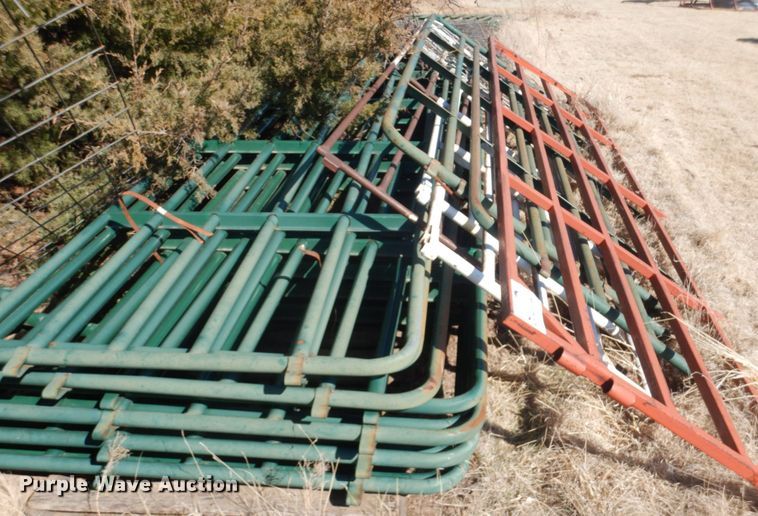 (14) livestock panels in Wakeeney, KS Item DJ3079 sold Purple Wave