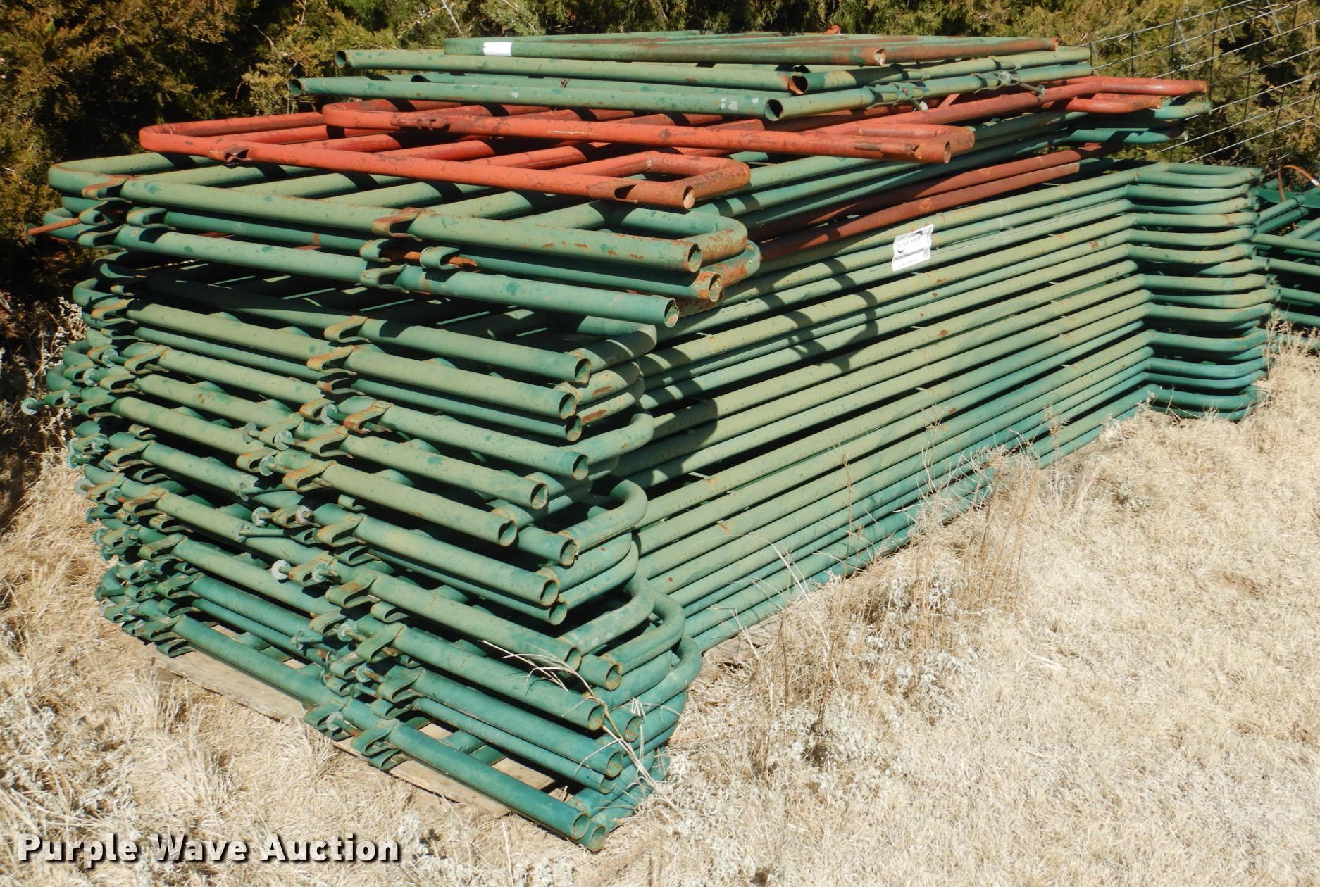 (27) livestock panels in Wakeeney, KS Item DJ3078 sold Purple Wave