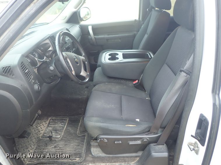 image for item DC3280 2011 Chevrolet Silverado 1500  Ext. Cab pickup truck