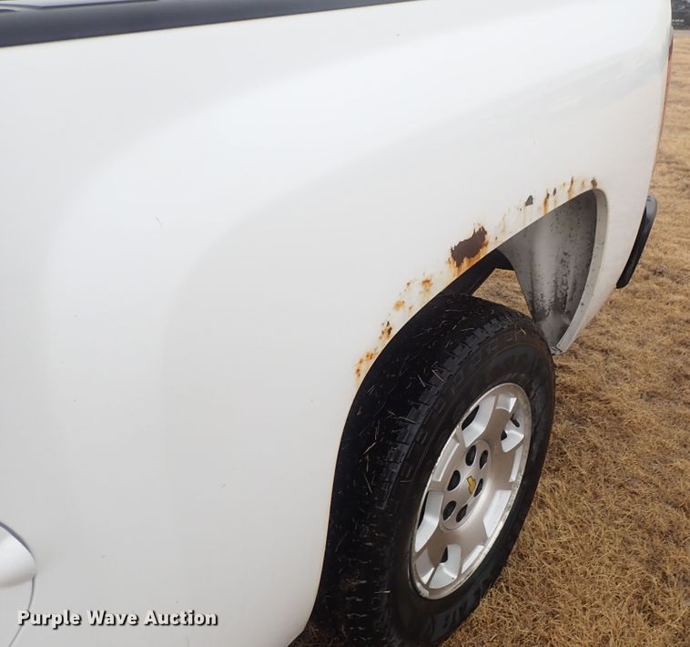 image for item DC3280 2011 Chevrolet Silverado 1500  Ext. Cab pickup truck