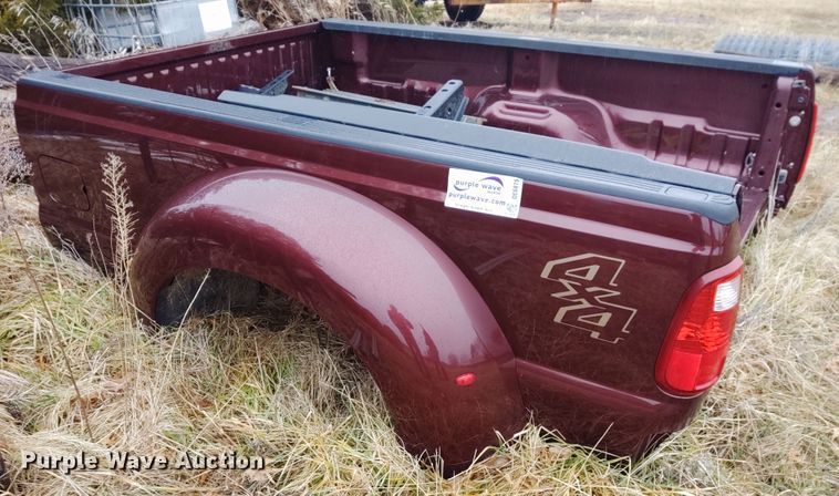 image for item DE6875 2014 Ford F350 pickup truck bed