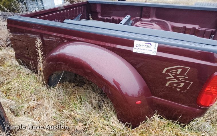 image for item DE6875 2014 Ford F350 pickup truck bed