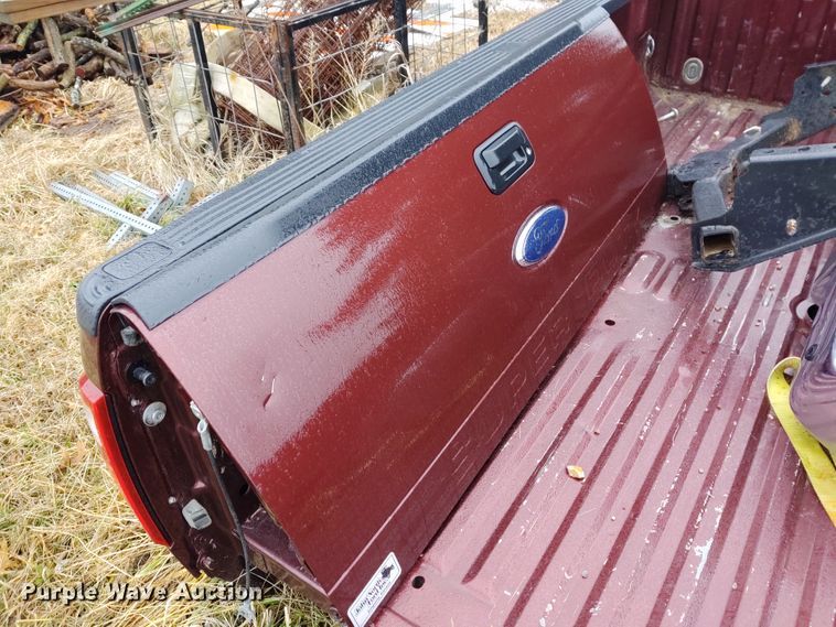 image for item DE6875 2014 Ford F350 pickup truck bed