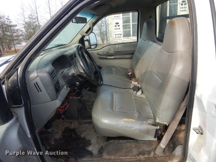 image for item DF3012 2000 Ford F550 Super Duty flatbed truck