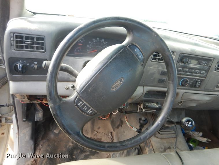 image for item DF3012 2000 Ford F550 Super Duty flatbed truck