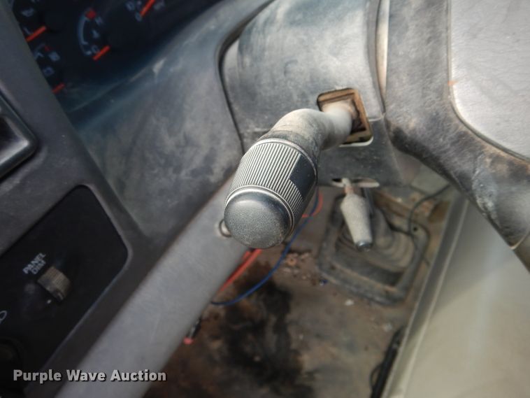 image for item DF3012 2000 Ford F550 Super Duty flatbed truck