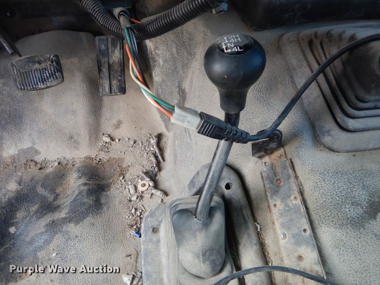 image for item DF3012 2000 Ford F550 Super Duty flatbed truck