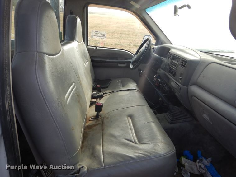 image for item DF3012 2000 Ford F550 Super Duty flatbed truck