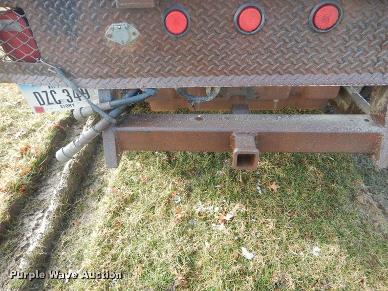 image for item DF3012 2000 Ford F550 Super Duty flatbed truck