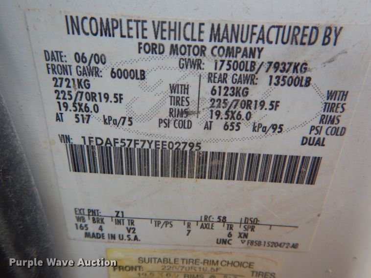 image for item DF3012 2000 Ford F550 Super Duty flatbed truck