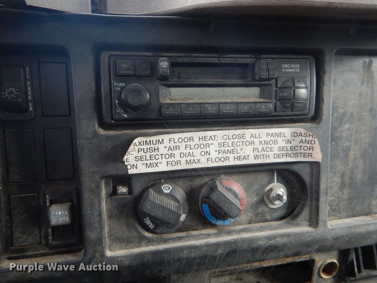 image for item DF3014 2000 International 4700 box truck