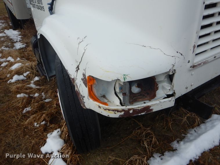 image for item DF3014 2000 International 4700 box truck