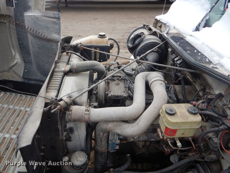 image for item DF3014 2000 International 4700 box truck