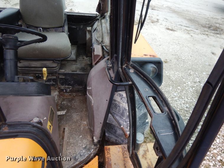 image for item DF6652 1994 John Deere 2755 tractor