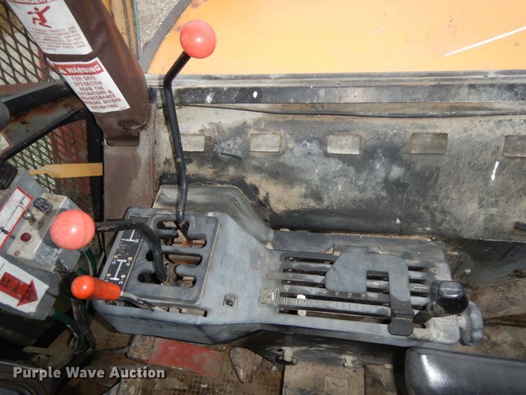 image for item DF6652 1994 John Deere 2755 tractor