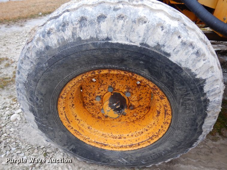 image for item DF6652 1994 John Deere 2755 tractor