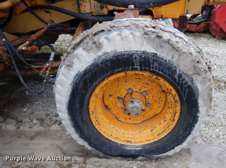 image for item DF6652 1994 John Deere 2755 tractor