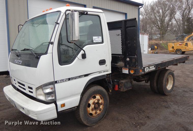 image for item DF6661 2007 Isuzu NPR flatbed truck