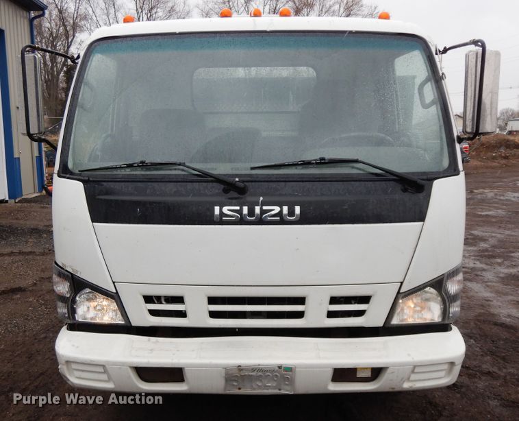 image for item DF6661 2007 Isuzu NPR flatbed truck