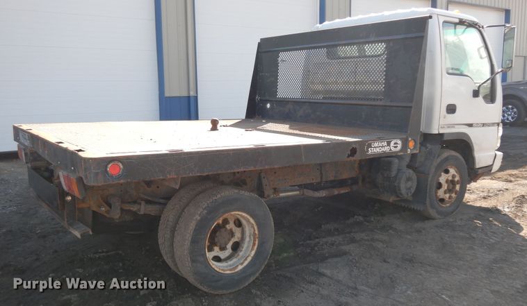 image for item DF6661 2007 Isuzu NPR flatbed truck
