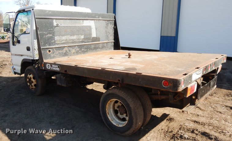 image for item DF6661 2007 Isuzu NPR flatbed truck