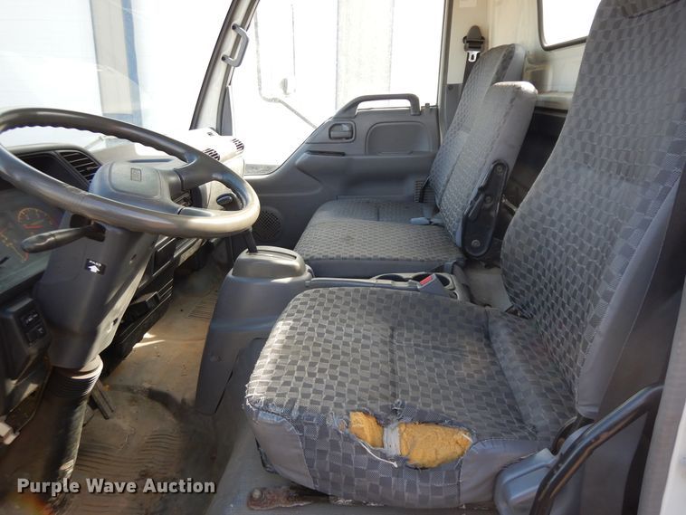 image for item DF6661 2007 Isuzu NPR flatbed truck