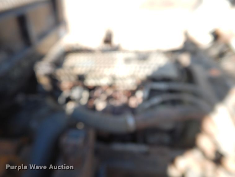 image for item DF6661 2007 Isuzu NPR flatbed truck