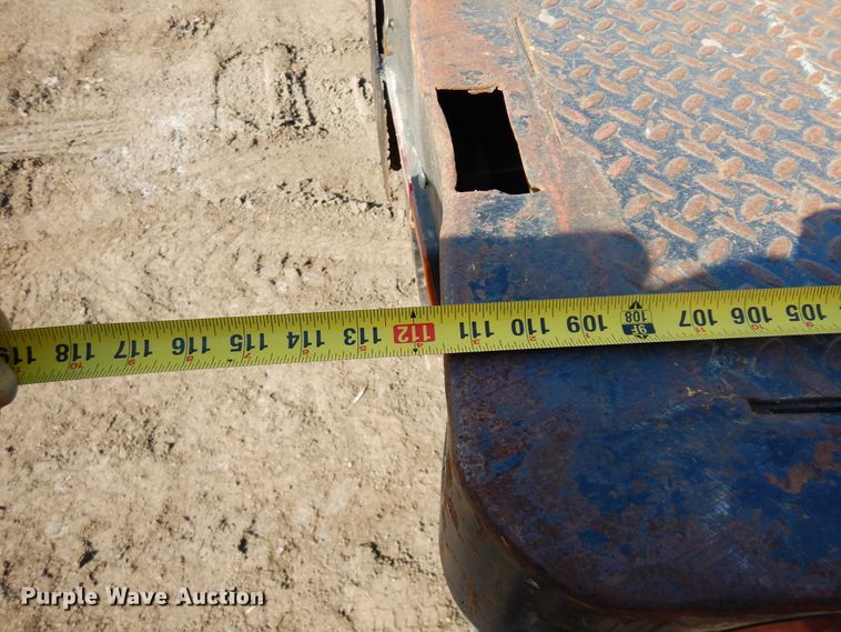 image for item DF6661 2007 Isuzu NPR flatbed truck