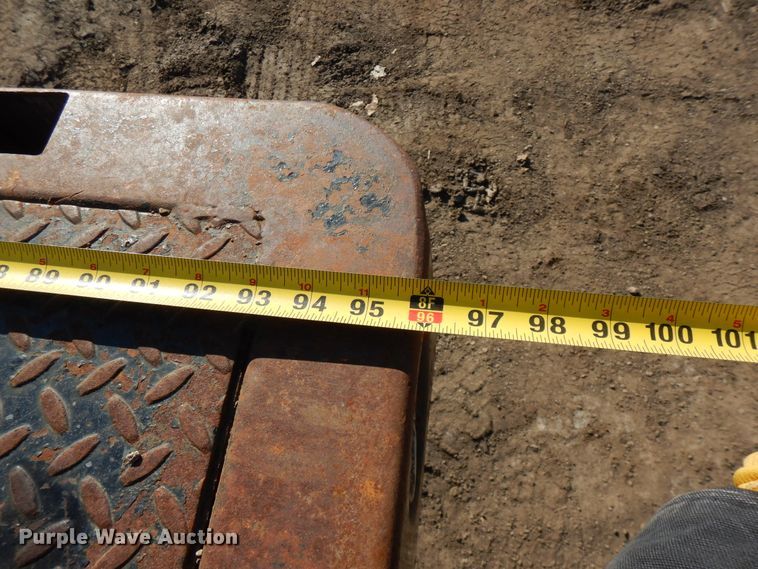 image for item DF6661 2007 Isuzu NPR flatbed truck